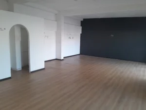 Locaux commerciaux 70 m² — Saint-Denis — photo 9 sur 10