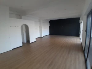Locaux commerciaux 70 m² — Saint-Denis — photo 4 sur 10